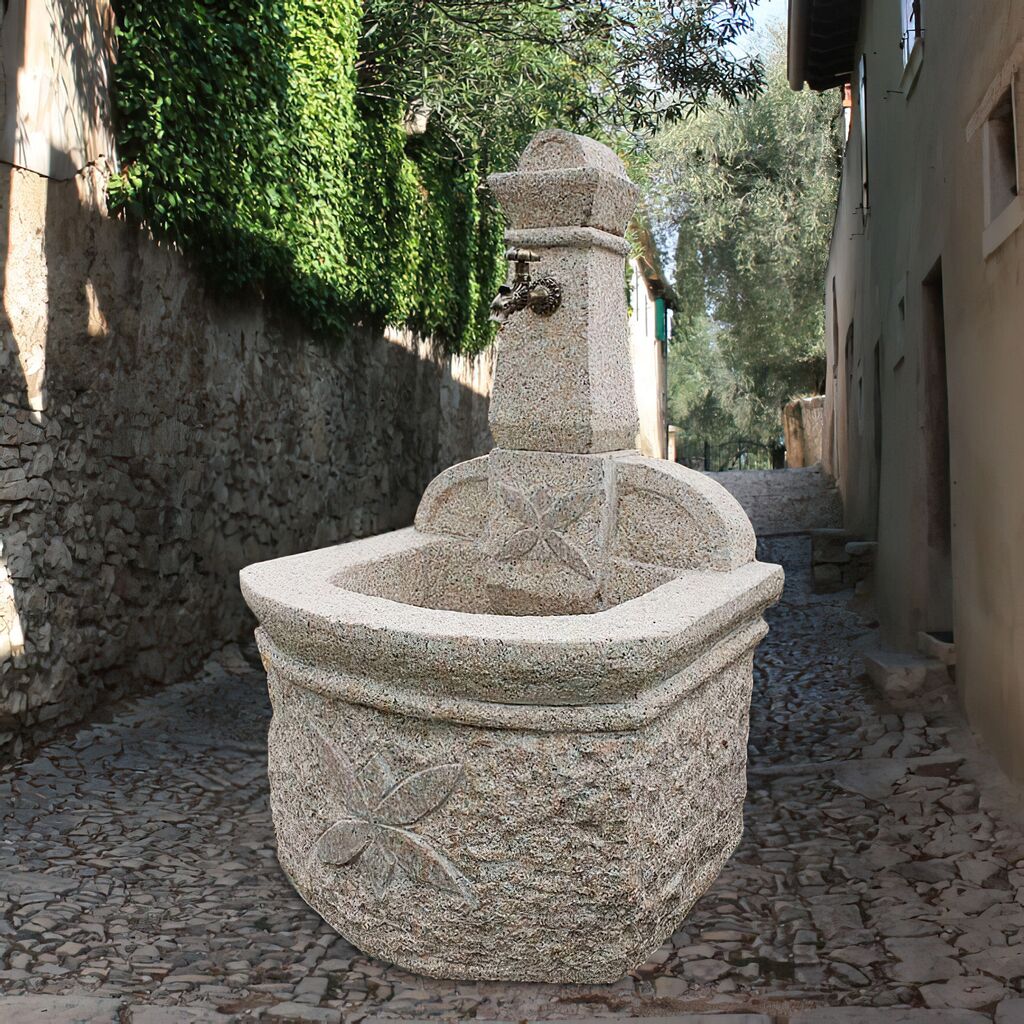  Stilvoller Garten Steinbrunnen Mit Verzierungen - Catania