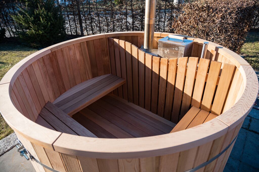  Traditioneller Außen Whirlpool Aus Zedernholz Mit Holzofen - Rund - Bebti