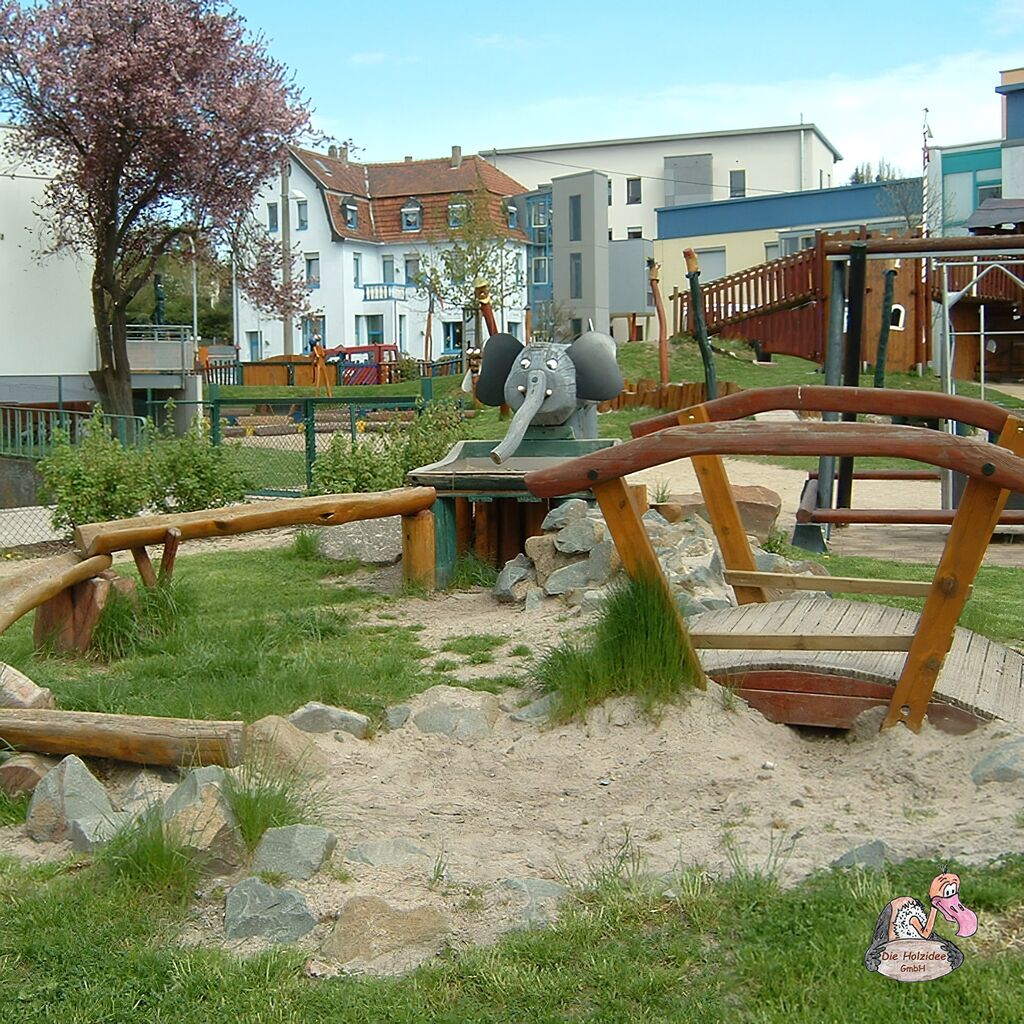  Vielseitiger Wasserspielplatz Mit Elefantenfigur Als Wasserspeier - Wasserspielanlage Mogli